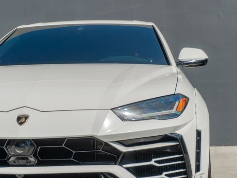 Used 2019 Lamborghini Urus AWD/4WD image 29