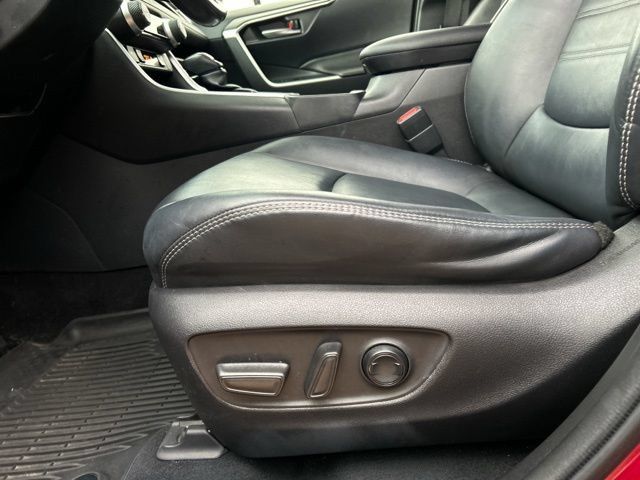 Used 2019 Toyota RAV4 XLE Premium w/ Cold Weather Package AWD/4WD image 32
