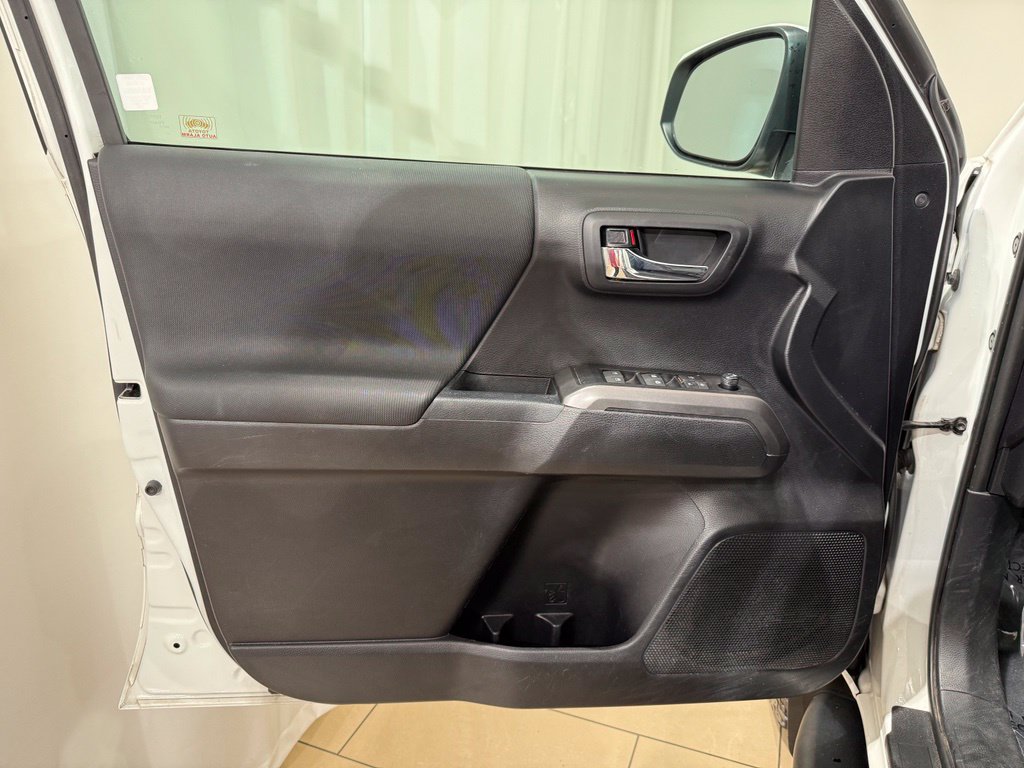 Used 2021 Toyota Tacoma TRD Off-Road AWD/4WD image 14