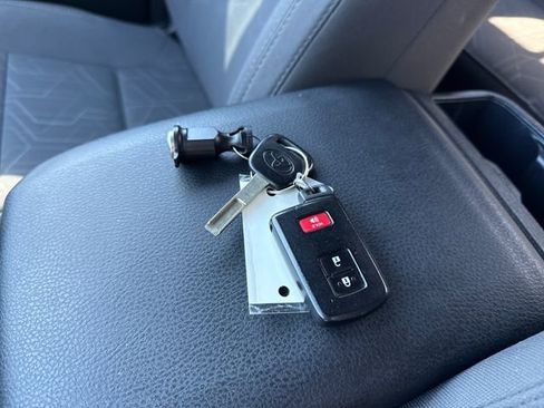 Used 2019 Toyota Tacoma TRD Sport w/ Technology Package image 31