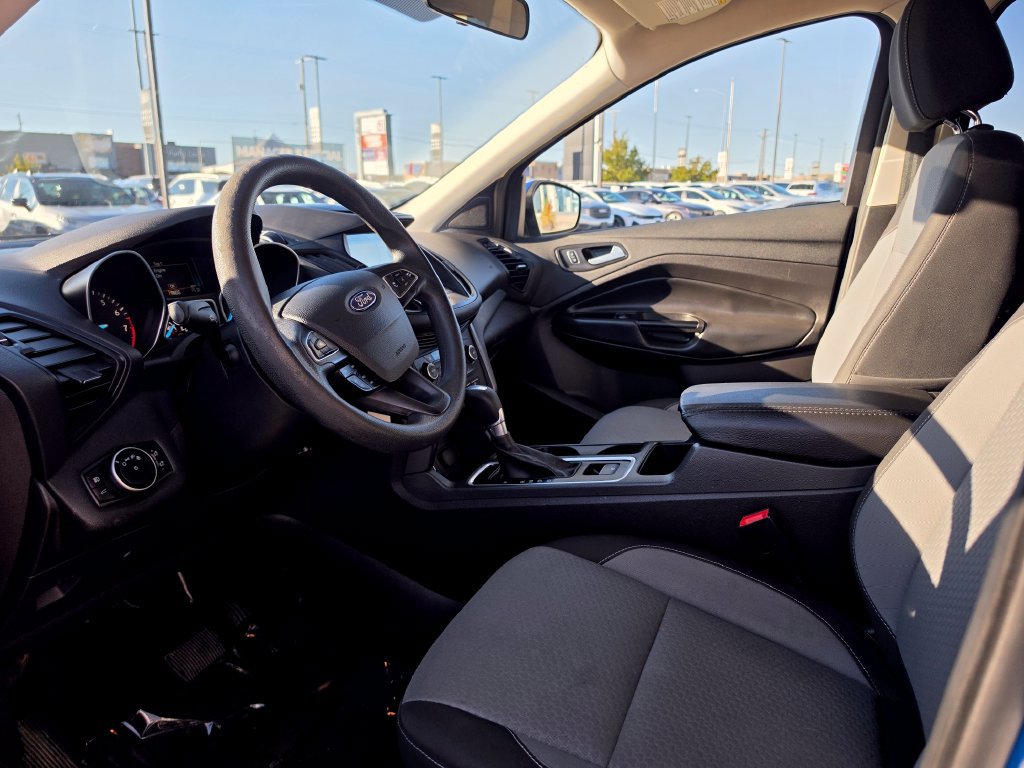 Used 2017 Ford Escape SE w/ Equipment Group 201A AWD/4WD image 9