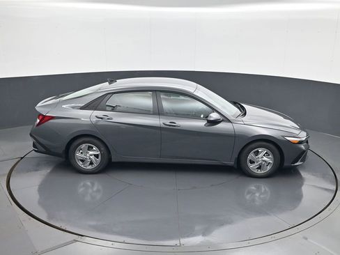 New 2026 Hyundai Elantra SE FWD image 16