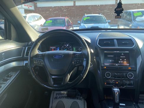 Used 2016 Ford Explorer XLT w/ Equipment Group 202A image 10