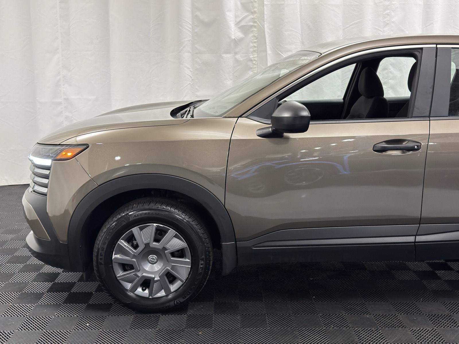 Used 2025 Nissan Kicks S AWD/4WD image 4