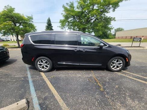 Certified 2019 Chrysler Pacifica Limited w/ Advanced Safetytec Group FWD image 8