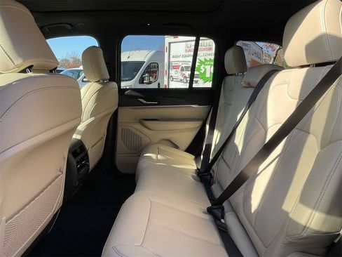 New 2025 Jeep Grand Cherokee Limited image 21