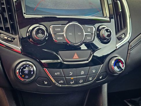 Used 2016 Chevrolet Cruze Premier image 27