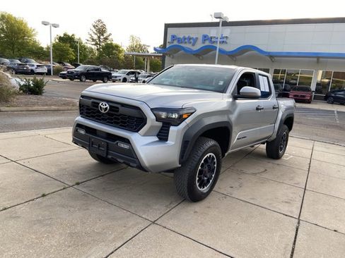 Used 2024 Toyota Tacoma TRD Off-Road image 4
