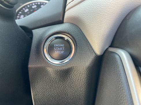 Used 2021 Toyota RAV4 XLE AWD/4WD image 24
