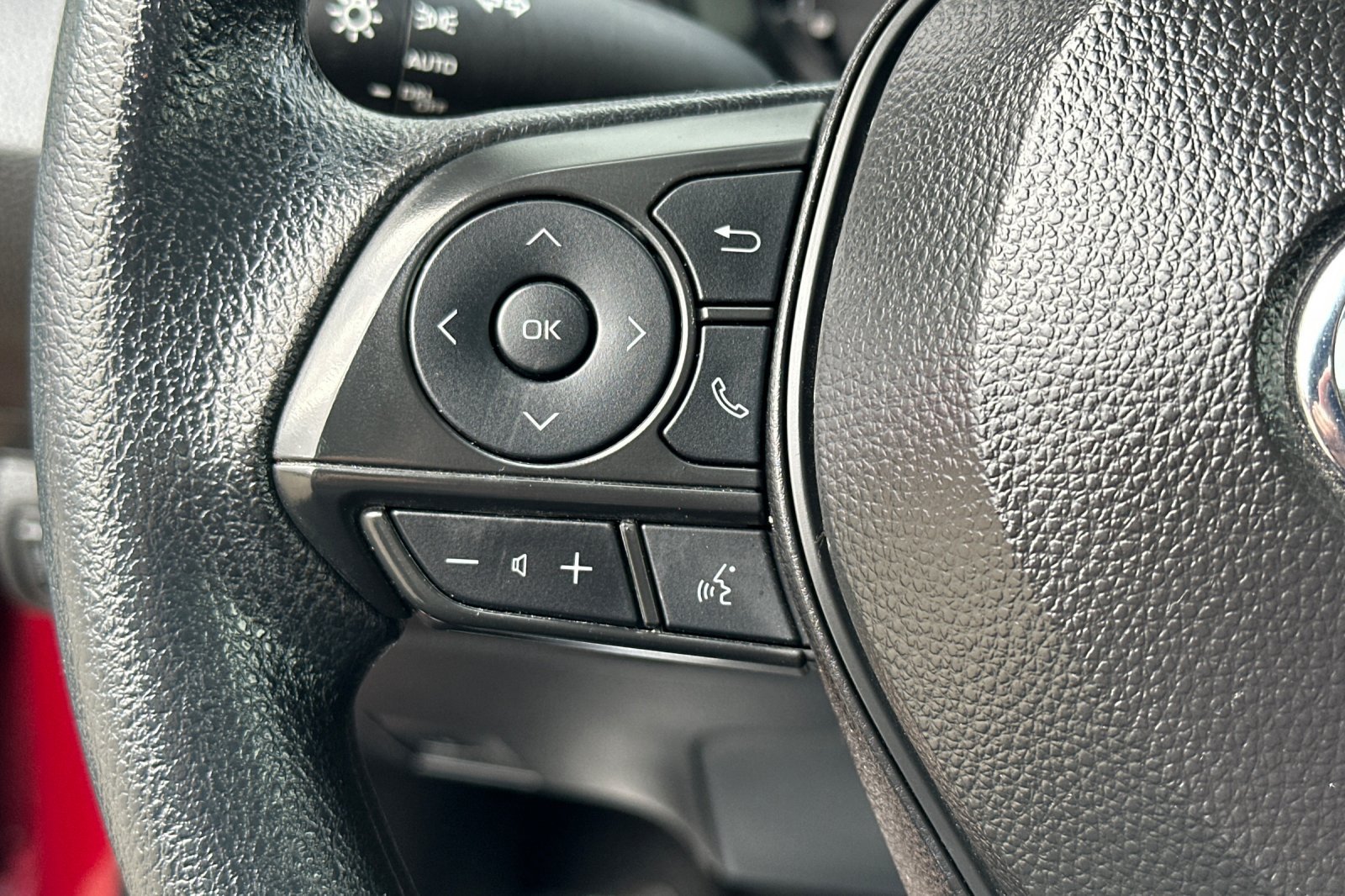 Used 2025 Toyota Corolla LE FWD image 35