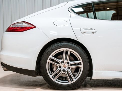 Used 2013 Porsche Panamera 4S image 11