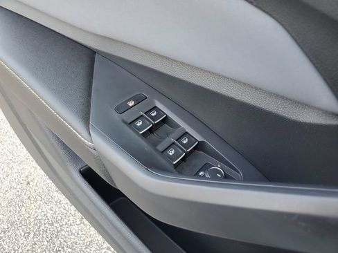Certified 2025 Volkswagen Jetta SE FWD image 36