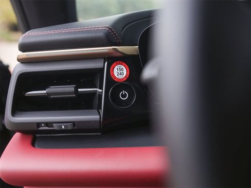 New 2025 Porsche Macan 4S Electric image 19