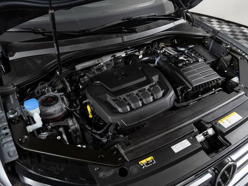 Used 2023 Volkswagen Tiguan SE image 42