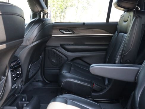 Used 2024 Jeep Grand Cherokee L Limited w/ Luxury Tech Group II image 23