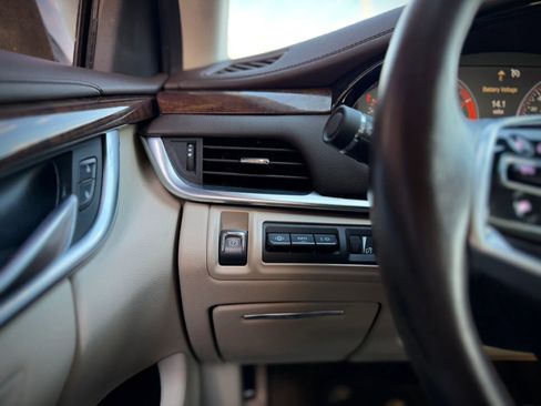 Used 2013 Cadillac XTS Premium image 13