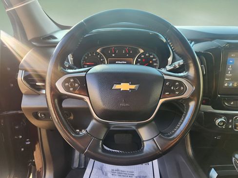 Used 2021 Chevrolet Traverse LT w/ LT Premium Package image 12