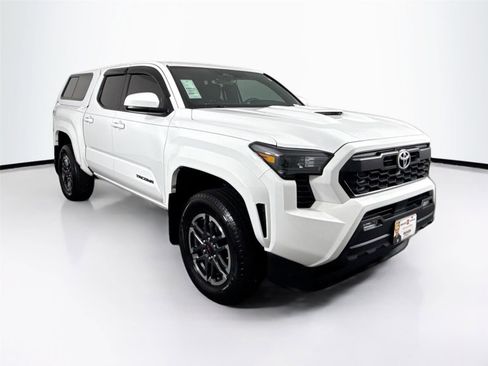 Used 2024 Toyota Tacoma TRD Sport AWD/4WD image 4