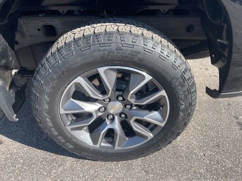 Used 2022 Chevrolet Silverado 1500 LT image 9