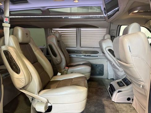 Used 2017 Chevrolet Express 2500 image 25