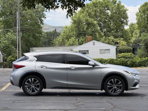 Used 2018 INFINITI QX30 FWD image 4