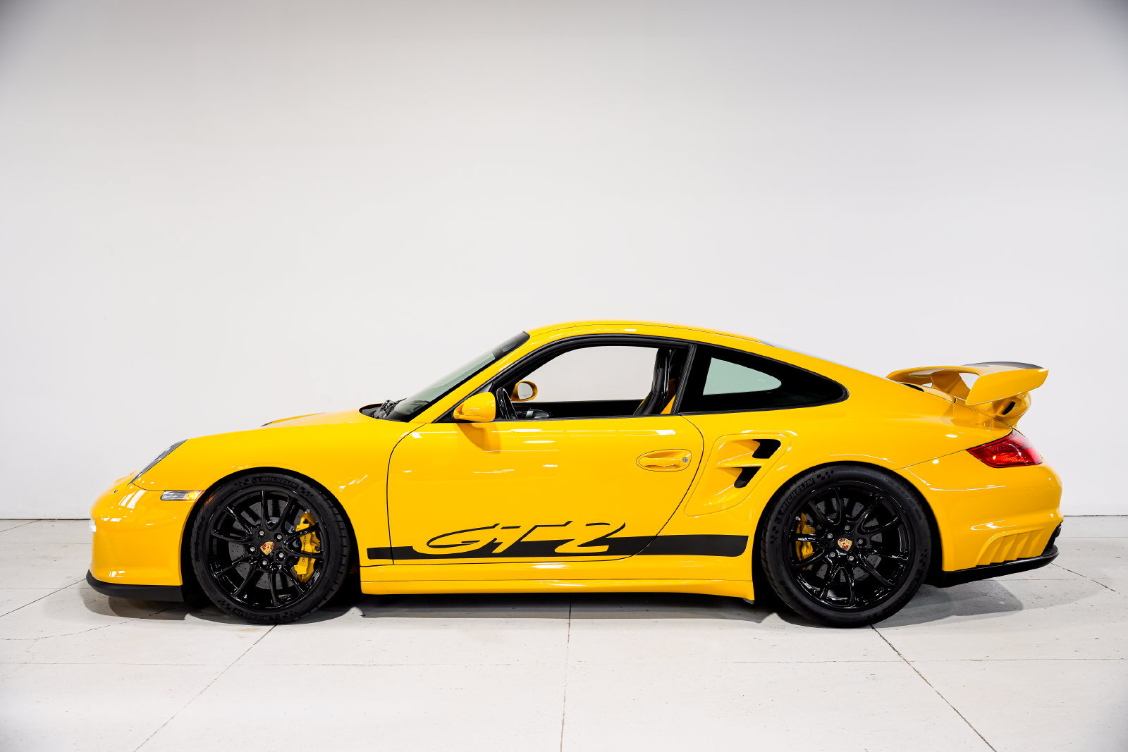 Used 2008 Porsche 911 GT2 RWD image 7