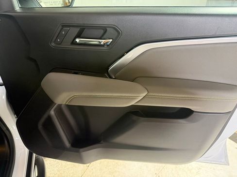 Used 2024 Chevrolet Colorado ZR2 w/ Technology Package image 17