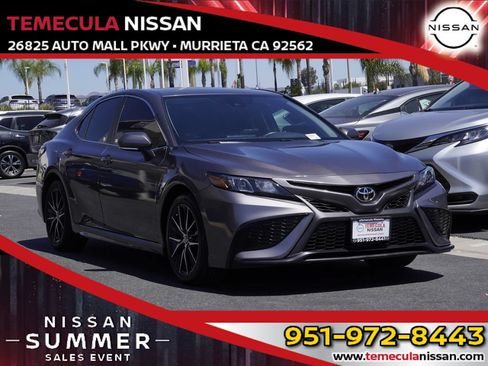 Used 2022 Toyota Camry SE FWD image 1