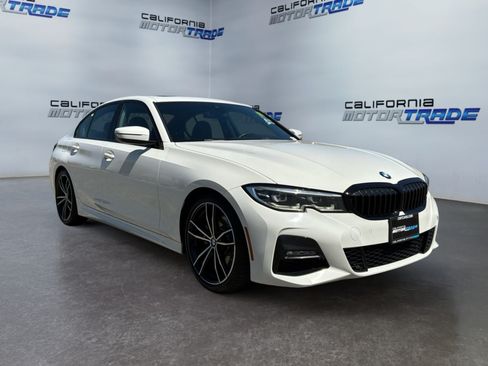 Used 2020 BMW 330i Sedan w/ M Sport Package RWD image 3