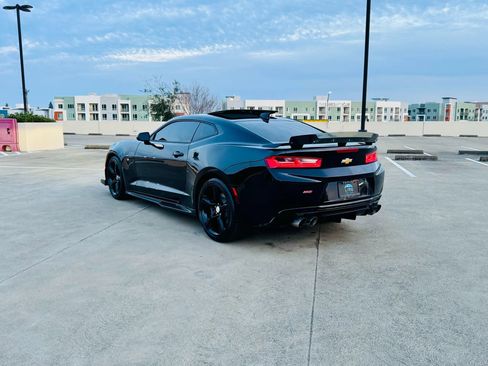 Used 2017 Chevrolet Camaro SS image 5