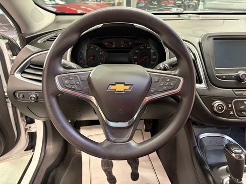Used 2017 Chevrolet Malibu LT image 10