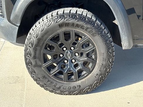 Used 2023 Chevrolet Colorado Trail Boss w/ Technology Package image 11