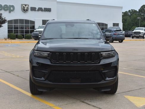 Used 2024 Jeep Grand Cherokee Altitude RWD image 2