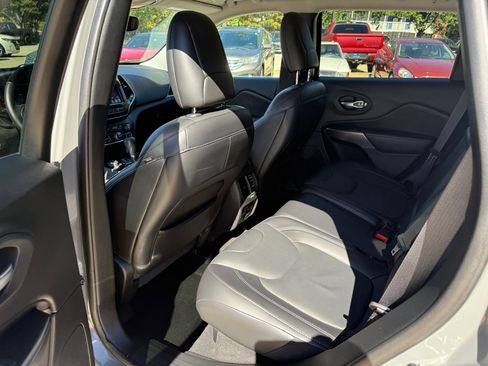 Used 2019 Jeep Cherokee Limited w/ Luxury Group image 19