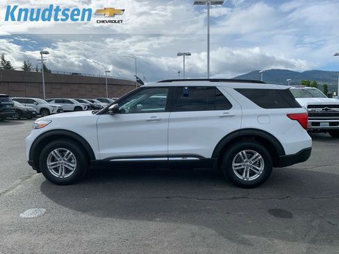 Used 2022 Ford Explorer XLT image 4