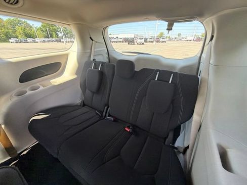 Used 2022 Chrysler Voyager LX FWD image 16