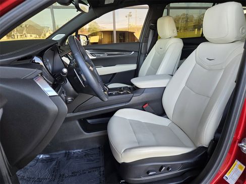 Used 2024 Cadillac XT6 Sport w/ Technology Package image 11