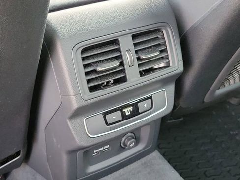 Used 2024 Audi Q5 e Premium Plus w/ Premium Plus Package image 27