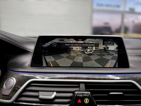 Used 2017 BMW 750i RWD image 26