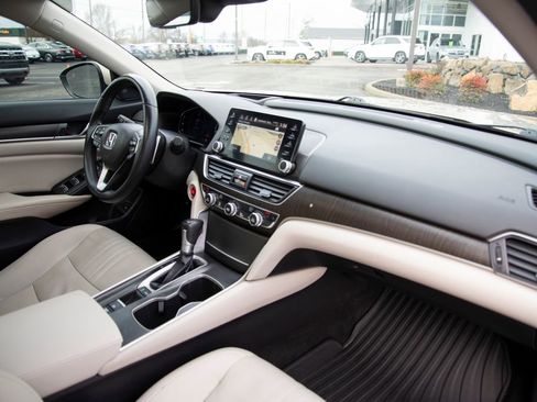 Used 2018 Honda Accord Touring image 20