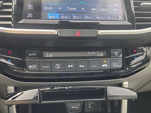 Certified 2017 Honda Accord Touring image 35