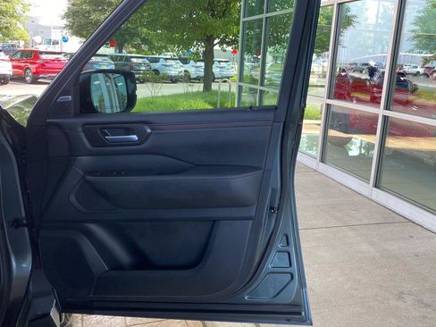 Certified 2025 Nissan Armada SL w/ Captain's Chari Seat Package RWD image 24