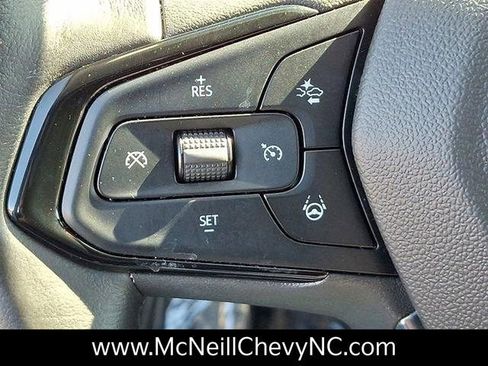 Used 2022 Chevrolet Bolt EUV Premier w/ Sun & Sound Package image 22