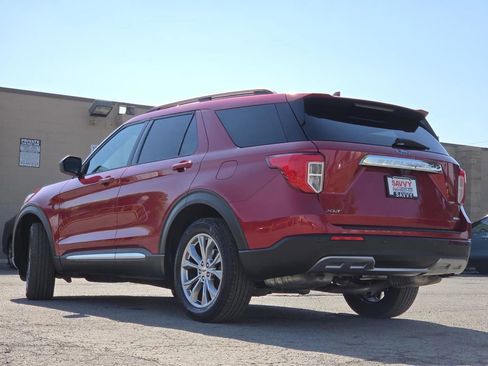 Used 2020 Ford Explorer XLT w/ Equipment Group 202A AWD/4WD image 16