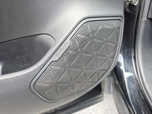 Used 2021 Toyota RAV4 LE FWD image 20