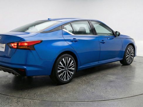 Used 2025 Nissan Altima 2.5 SV FWD image 9