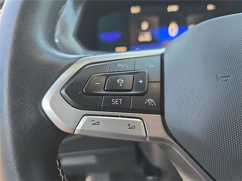 Used 2022 Volkswagen Tiguan SE image 25