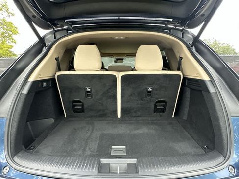 Used 2025 Acura MDX SH-AWD image 12