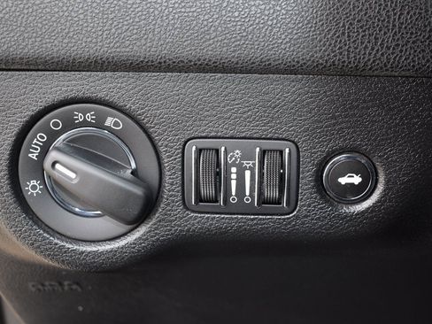 Used 2022 Chrysler 300 Touring w/ Sport Appearance Package image 10