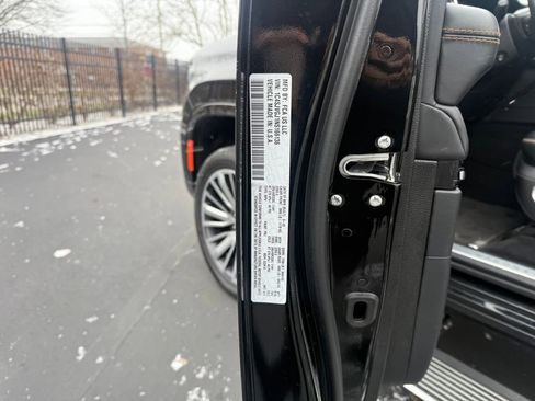 Used 2022 Jeep Grand Wagoneer Series III image 32